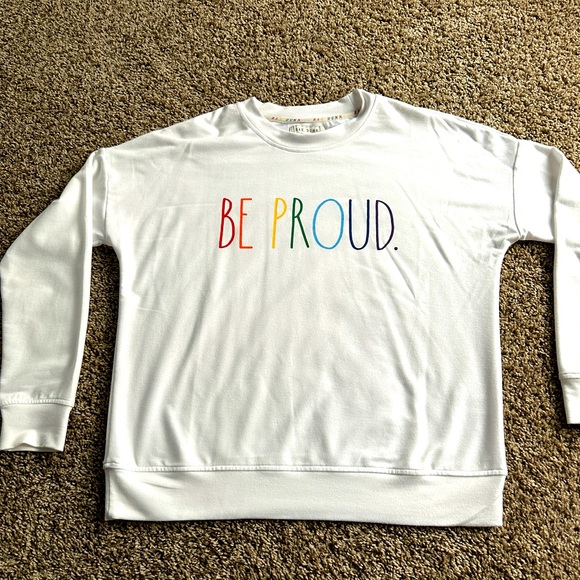 Rae Dunn Be proud LGBTQ oversized sweatshirt rainbow and white - Picture 1 of 2